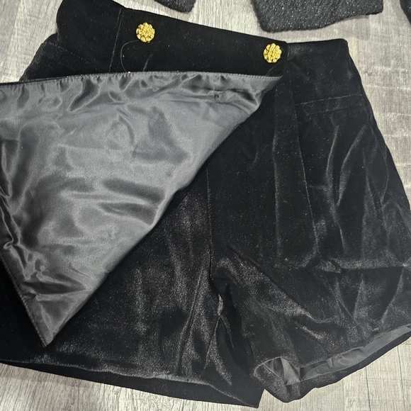 Hand Crafted Black and Gold Women's Set - Picture 3 of 10